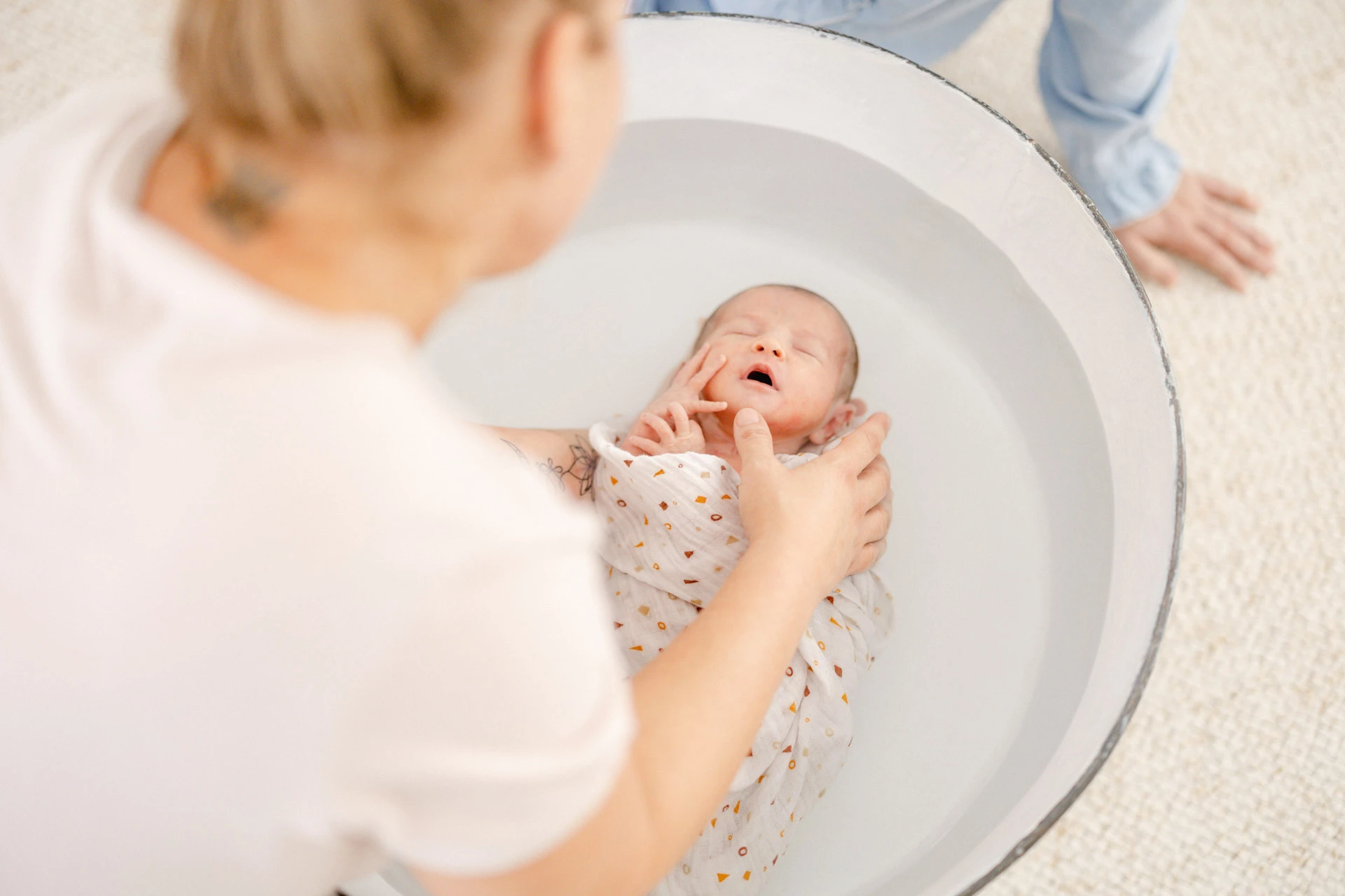 enfant naissance gris marron bébé